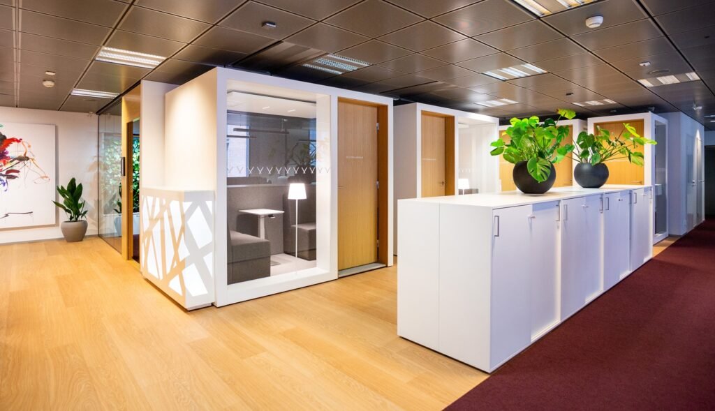 INTO_the_Nordic_Silence_V0B1998_POD_PHONE_POD2_